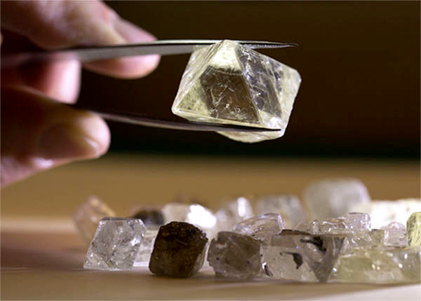 World’s Top Diamond Producer, Alrosa, Doubles Spending to Battle COVID-19