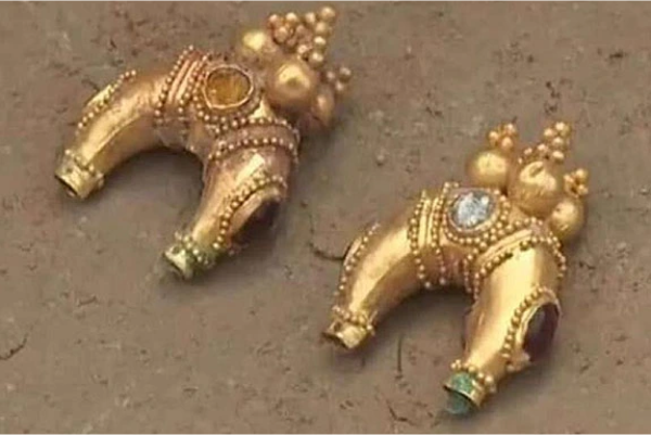 Researchers Unearth 2,000-Year-Old Gold Earrings From Mysterious Kangju State